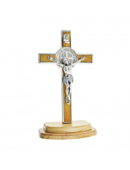 Crucifix St Benoit sur pied, en olivier