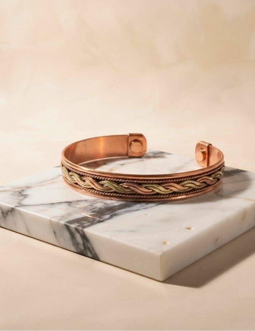 Bracelet Magnétique en Cuivre – Arabesque Dorée