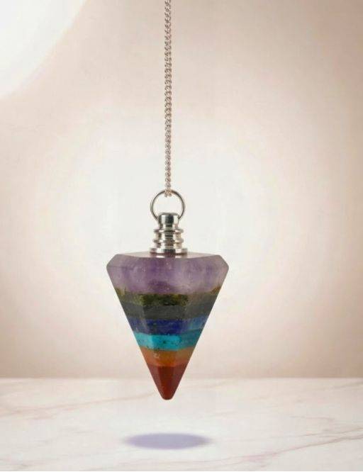 Pendule divinatoire pyramide 7 chakras avec chaîne argentée