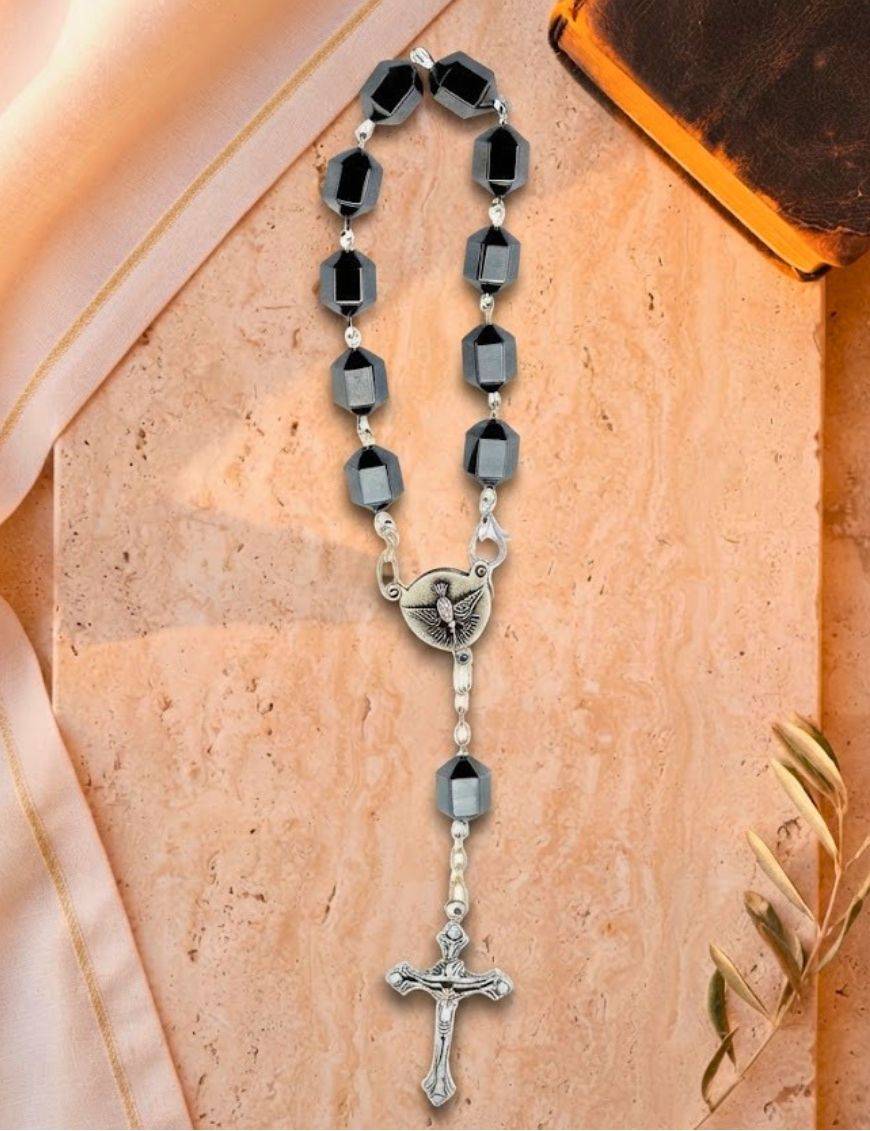 Dizainier chaîne et perles d'hématite, croix et fermoir