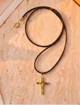 Collier cordon caoutchouc et Christ doré