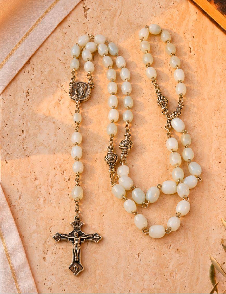 Chapelet en nacre, perles ovales et paters roses