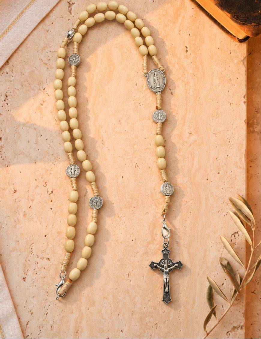 Chapelet de saint Benoît, corde et bois clair