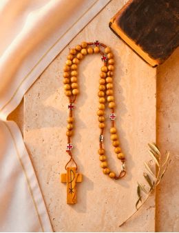 Chapelet corde bois, croix celtiques rouges