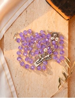 Chapelet chaîne, crucifix et perles violettes