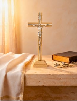Crucifix sur pied ou calvaire avec Christ métal 20cm