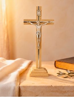 Crucifix sur pied ou calvaire avec Christ métal 20cm