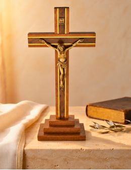 Calvaire / crucifix / croix avec pied bois foncé 3 marches