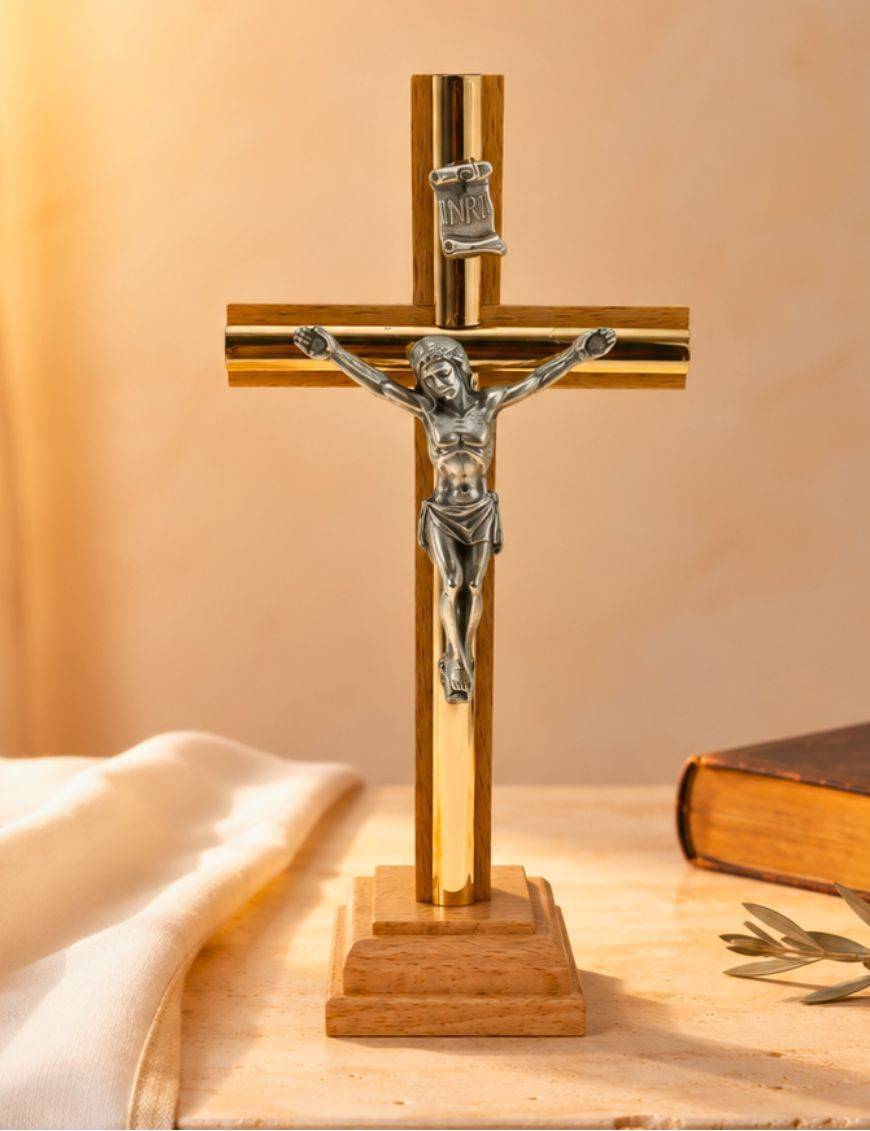 Calvaire / Crucifix / Croix en bois clair et métal cuivré 15 cm