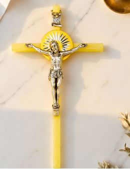 Crucifix plastique blanc ou phosphorecent et Christ en métal argenté