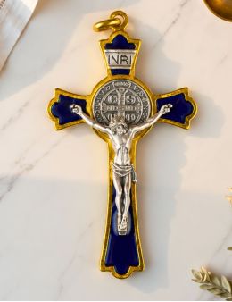 Crucifix / Croix de Saint Benoit en métal doré et émail coloré