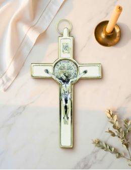 Crucifix / Croix de Saint Benoit en métal chromé et émail coloré 13 cm