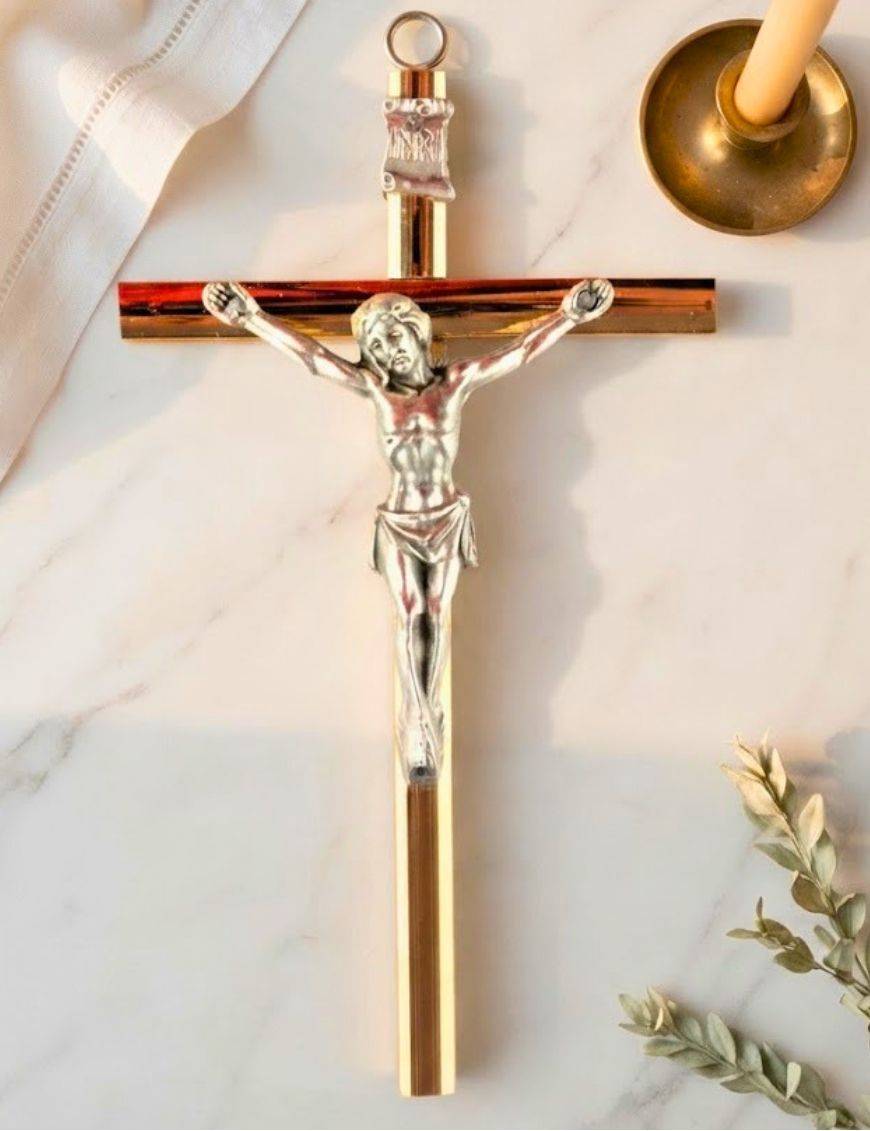 Crucifix / croix bois et métal doré 13 cm