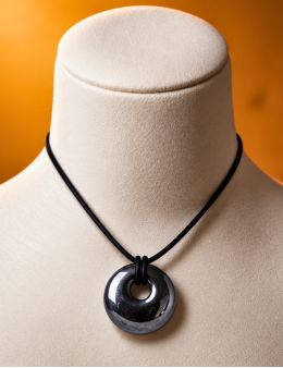 Pendentif hématite, pierre ronde percée - Bélier
