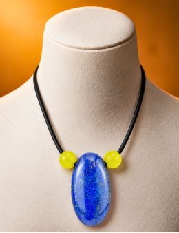 Collier corde et pierres, composition unique Lapis Lazuli et calcite jaune