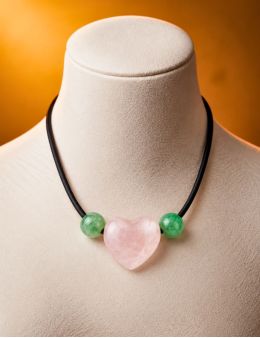 Collier corde et pierre forme coeur, composition unique Quartz rose et Aventurine