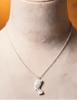 Pendentif Néfertiti argenté | reine d'Égypte
