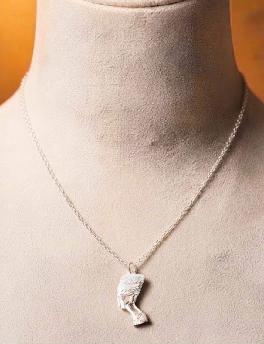 Pendentif Néfertiti argenté | reine d'Égypte
