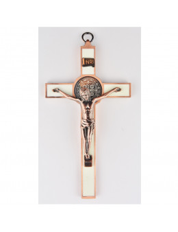 Croix Saint Benoit en métal avec émail blanc et Christ argenté
