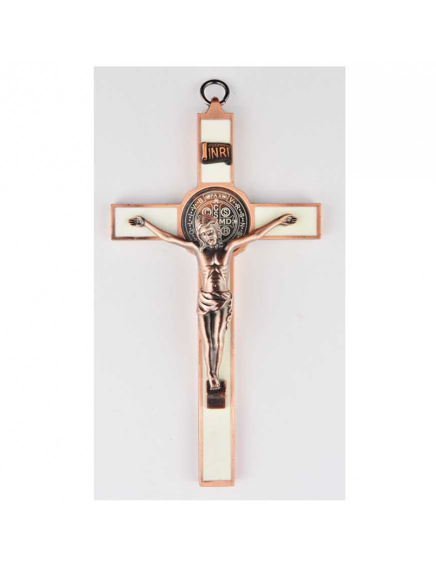 Croix Saint Benoit en métal avec émail blanc et Christ argenté