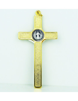 Croix Saint Benoit en métal doré et émail marron