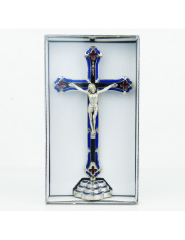 Crucifix sur pied ou calvaire en métal argenté et émail coloré