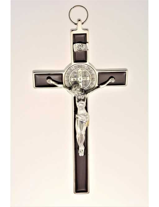 Crucifix Saint Benoit métal chromé fond marron émaillé
