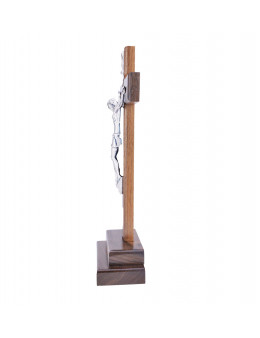 Calvaire / Crucifix / Croix sur pied en bois foncé et christ et croix de St Benoit en métal argenté 28 cm