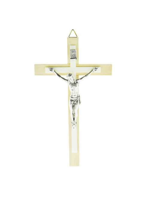 Crucifix / croix en bois clair avec croix en résine et Christ en métal argenté